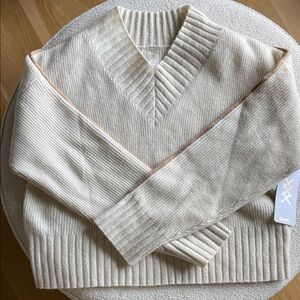 NWT RHONE Cream V-Neck Sweater with beige piping- size S
